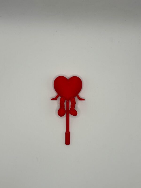 Pin corazón con pies y manos